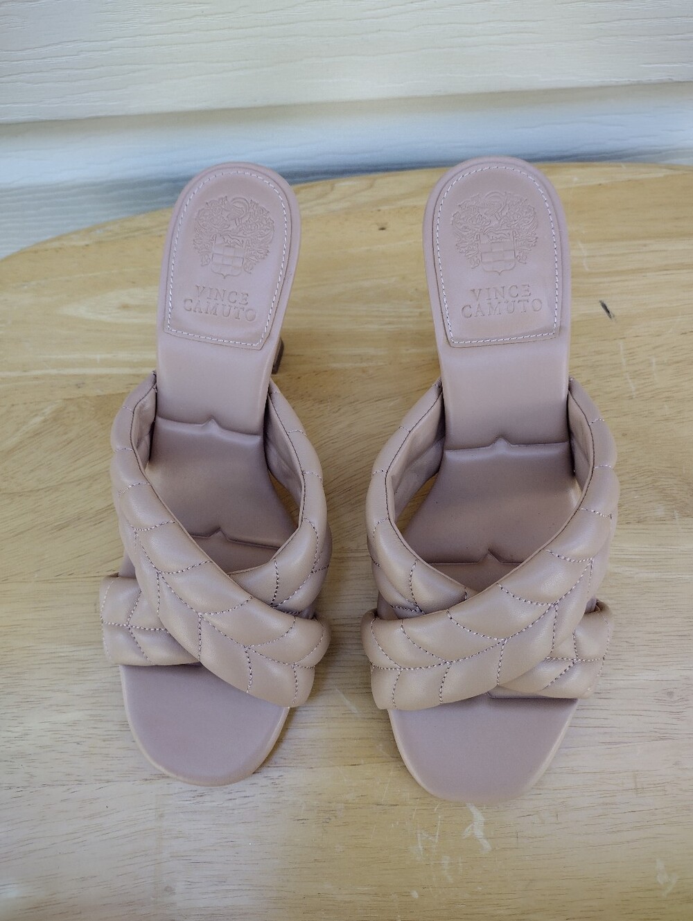 NWOB Womens Vince Camuto Garrien Tan Leather Slip On Slide Sandals Size 7.5 M